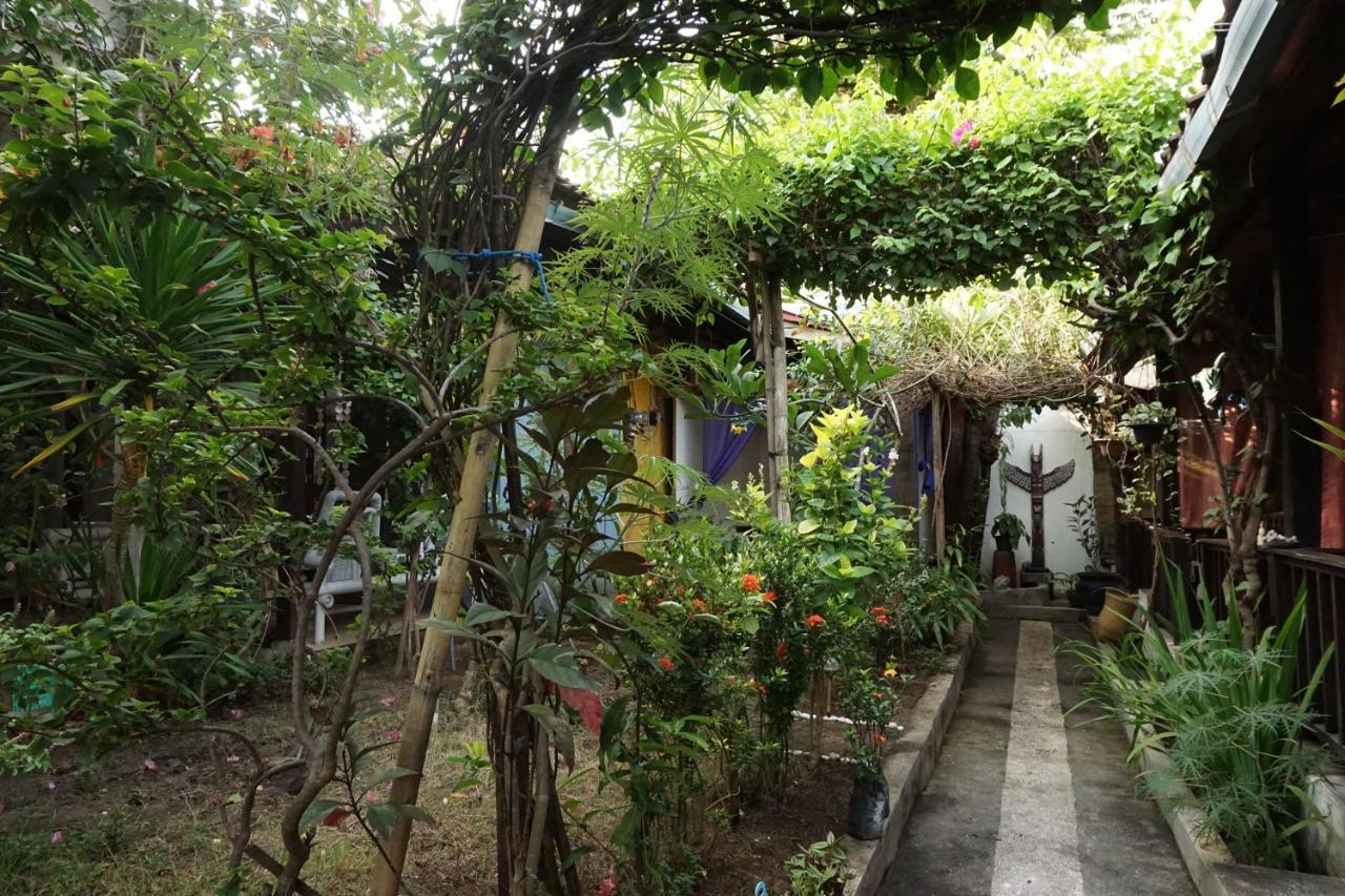 Salon De Nomad Gili T. Bed & Breakfast Gili Trawangan Eksteriør bilde